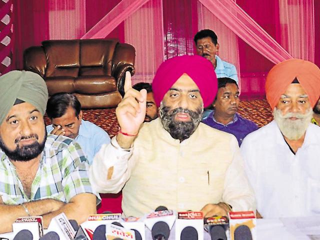 Congress leader Rinku Narula (second from left) and others during a press conference in Amritsar on Sunday. (HT Photo) Congress leader Rinku Narula (second from left) and others during a press conference in Amritsar on Sunday. (HT Photo)