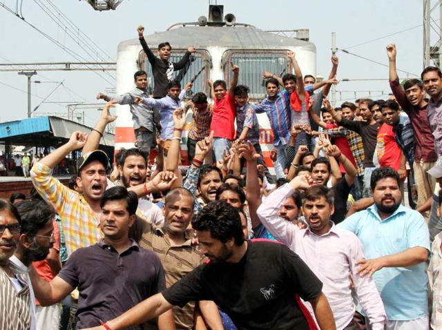 The protesters blocked held up three trains at the Ludhiana railway station for more than four hours. (JS Grewal/HT Photo) The protesters blocked held up three trains at the Ludhiana railway station for more than four hours. (JS Grewal/HT Photo)