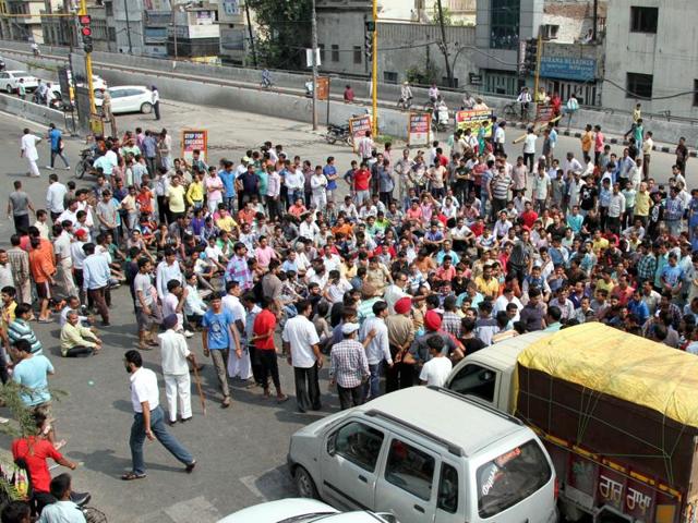Four youth, all in their early 20s, had drowned in the Sutlej on Sunday after they lost their footing in the deep waters while immersing a Ganesha idol near Ladhowal. (JS Grewal/HT Photo)