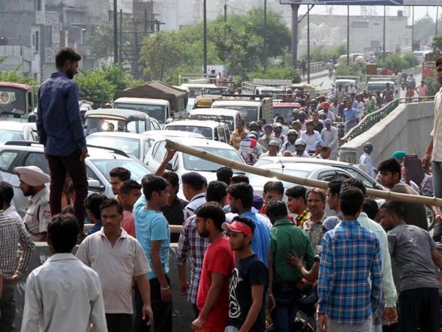 Traffic was halted as the protesters blocked the Jagraon Bridge in Ludhiana for at least 6 hours on Monday. (JS Grewal/HT Photo)