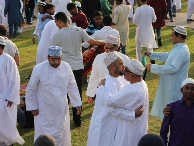 Muslim devotees gather for the morning Eid al-Adha prayer outside a mosque in the Omani capital Muscat. (AFP Photo)