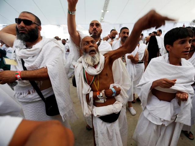 Muslim pilgrims during the annual Haj pilgrimage on Eid al-Adha in Mina. (Reuters Photo)