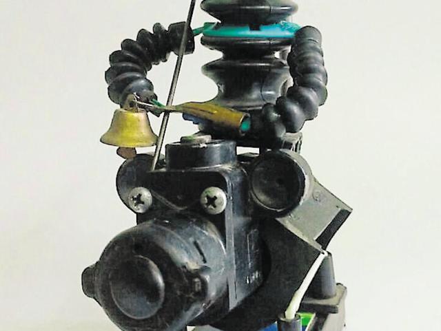 Idol of Lord Shiva made from waste electronic and mechanical parts by Devendra Prakash Tiwari. (HT) Idol of Lord Shiva made from waste electronic and mechanical parts by Devendra Prakash Tiwari. (HT)