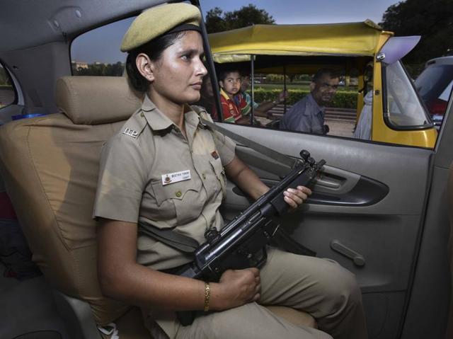 One of the women personnel will carries an MP-5 gun, in New Delhi. (Arun Sharma/HT Photo)