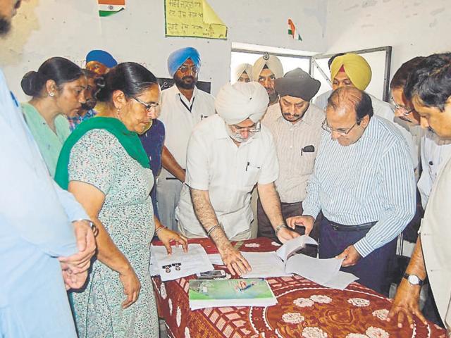 Chief election commissioner of India AK Jyoti inspecting the forms of new voter applicants in Kapurthala on Monday. (HT Photo) Chief election commissioner of India AK Jyoti inspecting the forms of new voter applicants in Kapurthala on Monday. (HT Photo)