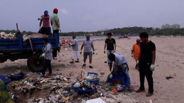 An August 2016 picture shows the Versova beach strewn with garbage and people volunteering in a clean-up drive. (HT Photo) An August 2016 picture shows the Versova beach strewn with garbage and people volunteering in a clean-up drive. (HT Photo)