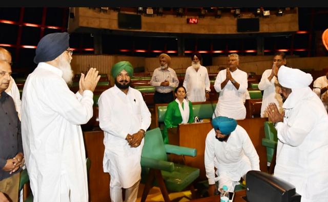 CM REQUESTS: CM Parkash Singh Badal requesting protesting Congress MLAs to end their dharna inside the assembly on Tuesday. (HT Photo/DPR) CM REQUESTS: CM Parkash Singh Badal requesting protesting Congress MLAs to end their dharna inside the assembly on Tuesday. (HT Photo/DPR)