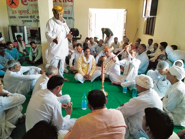 Villagers held panchayat at Khandsa village in protest of proposed land acquisition for expansion of Badshahpur drain (HT File Photo) Villagers held panchayat at Khandsa village in protest of proposed land acquisition for expansion of Badshahpur drain (HT File Photo)