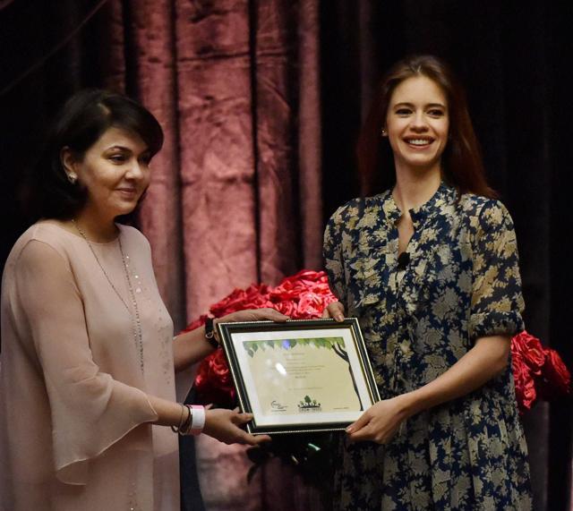 Kalki Koechlin being presented a momento in New Delhi on Monday. (PTI) Kalki Koechlin being presented a momento in New Delhi on Monday. (PTI)