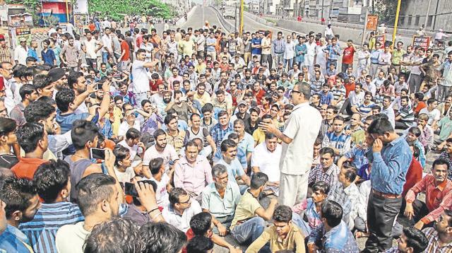 Protesters gathered at Jagraon Bridge. (HT Photo) Protesters gathered at Jagraon Bridge. (HT Photo)