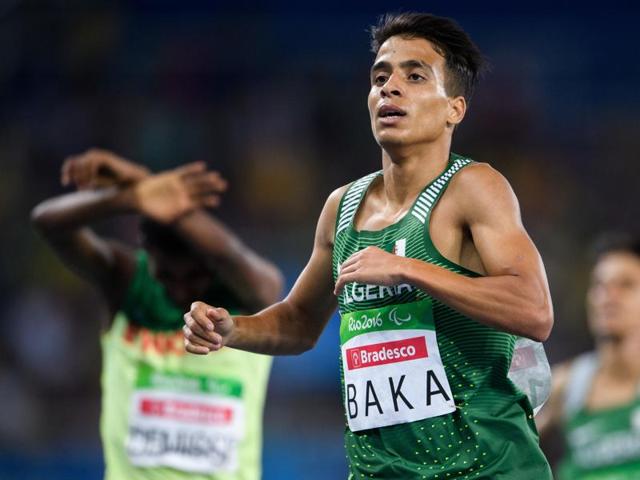 Algeria's Abdellatif Baka narrowly wins the gold ahead of Ethiopia's Tamiru Demisse in the men's 1,500-metre T13 final athletics in Rio de Janeiro on Sunday.(AP)