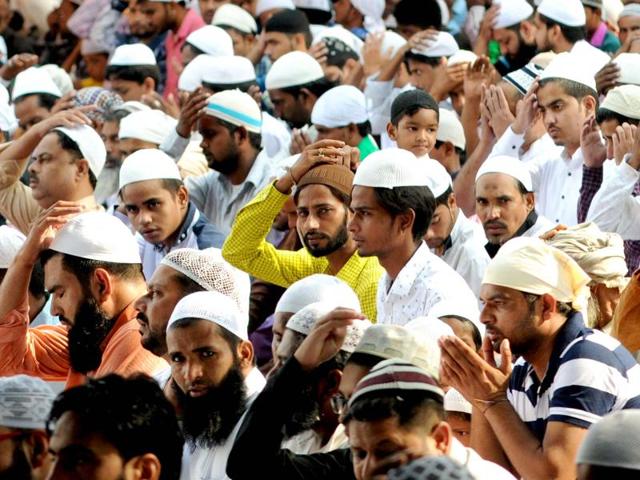 Namaz on the occasion of Eid at the Mall Road mosque in Patiala on Tuesday. (Bharat Bhushan/HT)