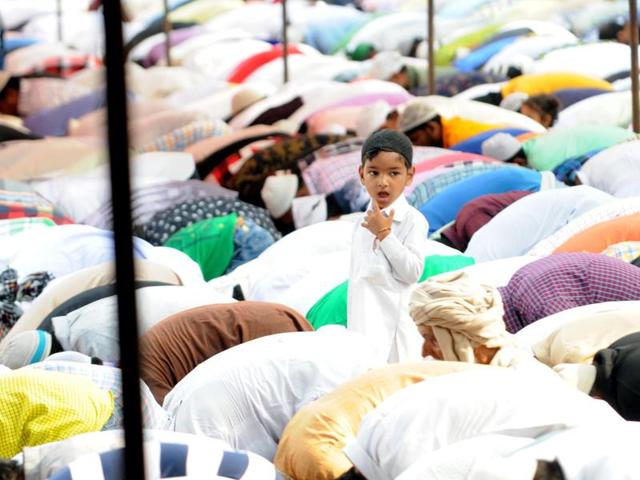 Namaz on the occasion of Eid at the Mall Road mosque in Patiala on Tuesday. (Bharat Bhushan/HT)