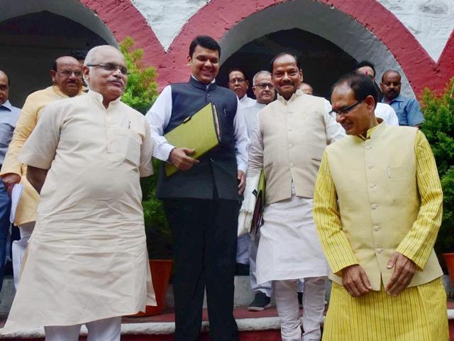 Madhya Pradesh, Jharkhand and Maharashtra CMs Shivraj Singh Chouhan, Raghubar Das and Devendra Fadnavis and BJP vice president Vinay Sahasrabuddhe coming out of the CM House in Bhopal on Monday,(Praveen Bajpai/HT photo)