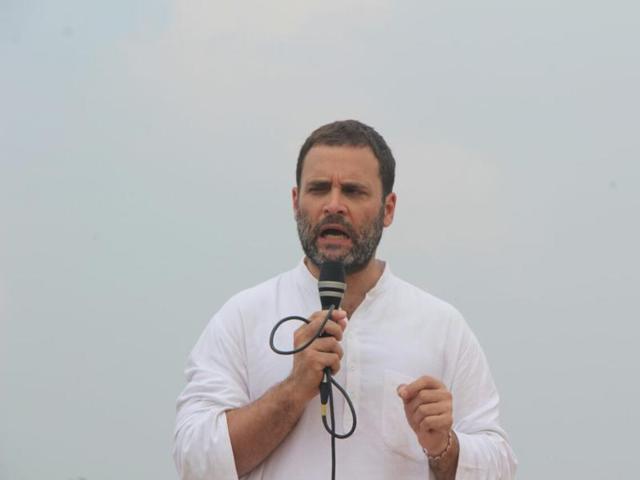 Rahul Gandhi addresses a farmer rally in the Madihan area of Mirzapur in eastern Uttar Pradesh.(Rajesh Kumar/HT Photo) Rahul Gandhi addresses a farmer rally in the Madihan area of Mirzapur in eastern Uttar Pradesh.(Rajesh Kumar/HT Photo)