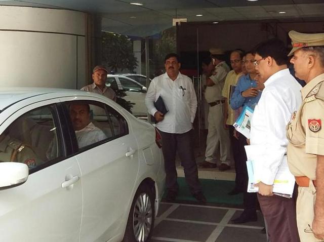 Officials leaving Noida authority office after the news of removal of chief secretary Deepak Singhal broke on Tuesday. (HT Photo) Officials leaving Noida authority office after the news of removal of chief secretary Deepak Singhal broke on Tuesday. (HT Photo)