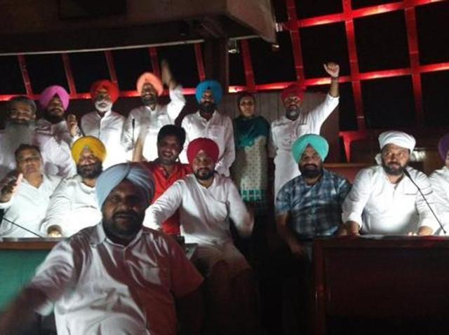 Congress MLAs pose for a photo during the sit-in inside the Punjab assembly premises. (HT Photo) Congress MLAs pose for a photo during the sit-in inside the Punjab assembly premises. (HT Photo)