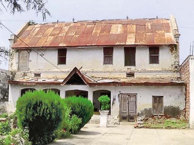 Around 150-year-old home of Kunwar Deepak Singh, descendant of Raja Datarchand. (HT Photo) Around 150-year-old home of Kunwar Deepak Singh, descendant of Raja Datarchand. (HT Photo)