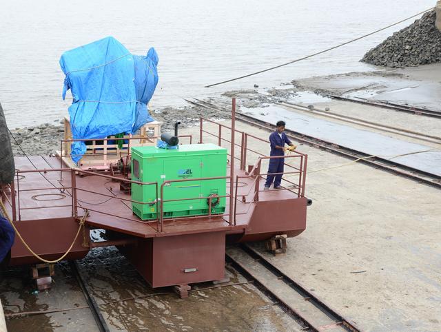 The 19x19-foot reddish-brown raft is five-foot-high and weighs 12 tonnes. (HT) The 19x19-foot reddish-brown raft is five-foot-high and weighs 12 tonnes. (HT)