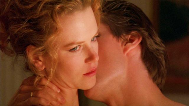 A New York City doctor, who is married to an art curator, pushes himself on a harrowing and dangerous night-long odyssey of sexual and moral discovery after his wife admits that she once almost cheated on him.