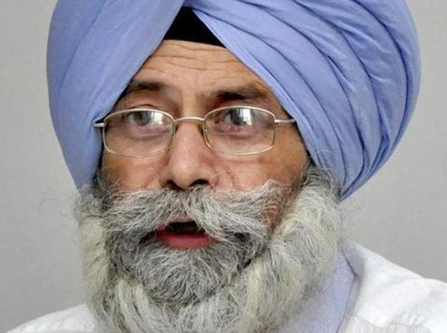 Senior AAP leader HS Phoolka’s absence during the farmers’ manifesto release function at Baghapurana near Moga on Sunday has raised many eyebrows.(HT Photo)