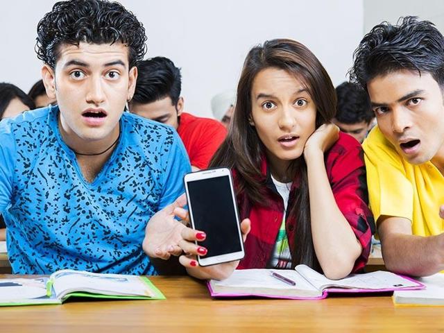 Facebook and Whatsapp don’t work in phones of students who operate the apps via Wifi provided by DU. Facebook and Whatsapp don’t work in phones of students who operate the apps via Wifi provided by DU.