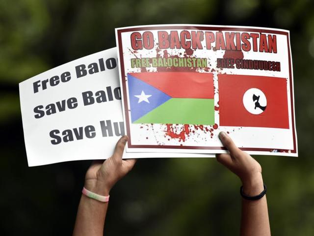 Hindu Sena members stage a protest in support of Balochistan at Jantar-Mantar, New Delhi, India, August 17, 2016(Ravi Choudhary/HT)