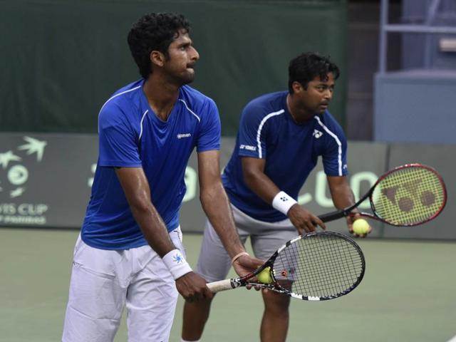 India’s Saketh Myneni and Leander Paes work on their serves. (Vipin Kumar/HT PHOTO)