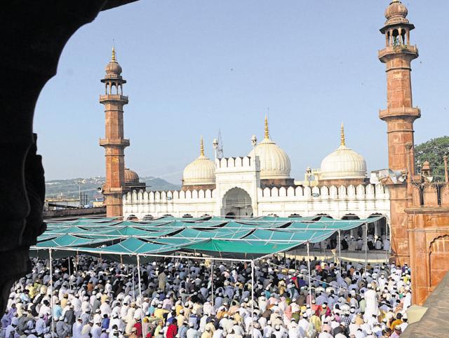 Muslims offer namaz at Moti masjid on the occasion of Eid al-Adha in Bhopal on Tuesday. (Praveen Bajpai/HT photo) Muslims offer namaz at Moti masjid on the occasion of Eid al-Adha in Bhopal on Tuesday. (Praveen Bajpai/HT photo)