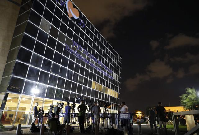 Media gathers outside Sheba Medical Centre at Tel HaShomer, near the coastal Israeli city of Tel Aviv. (AFP Photo) Media gathers outside Sheba Medical Centre at Tel HaShomer, near the coastal Israeli city of Tel Aviv. (AFP Photo)