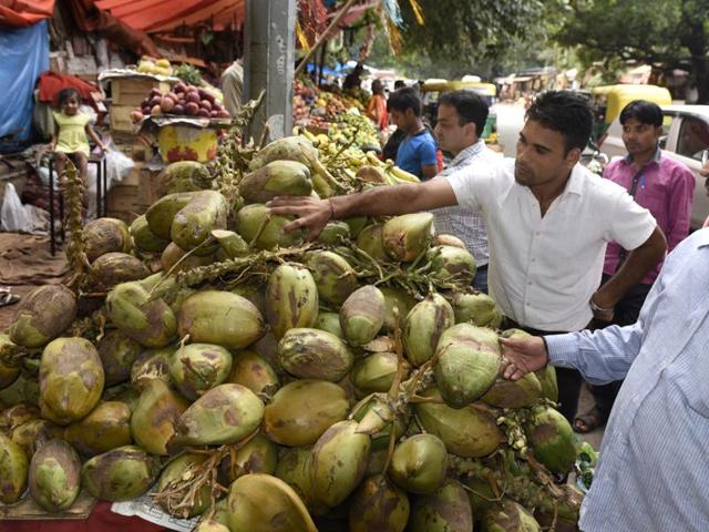 Coconut water is recommended for chikungunya patients since it keeps the body hydrated and supplies essential electrolytes. (Sushil Kumar/Hindustan Times) Coconut water is recommended for chikungunya patients since it keeps the body hydrated and supplies essential electrolytes. (Sushil Kumar/Hindustan Times)