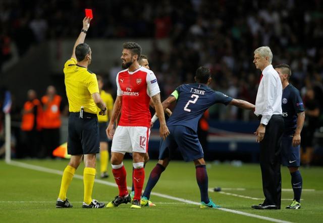 Arsenal's Olivier Giroud and PSG’s Marco Veratti were sent off by referee Viktor Kassai. (Reuters) Arsenal's Olivier Giroud and PSG’s Marco Veratti were sent off by referee Viktor Kassai. (Reuters)