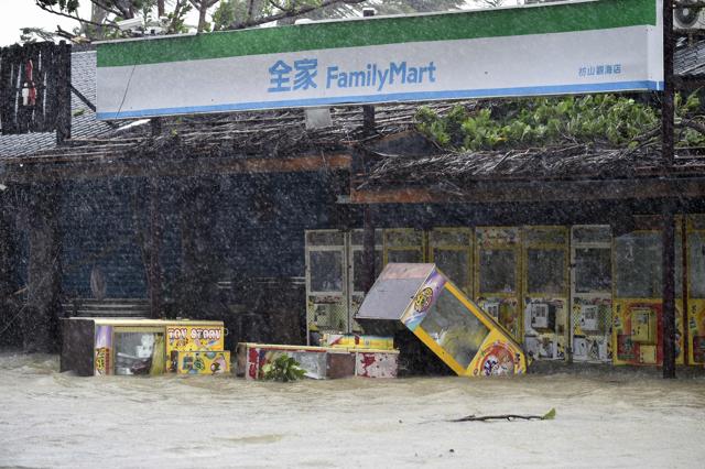 Vending machines stand in floodwaters outside a convenience shop as super typhoon Meranti skirts Pingtung county in southern Taiwan. (AFP) Vending machines stand in floodwaters outside a convenience shop as super typhoon Meranti skirts Pingtung county in southern Taiwan. (AFP)
