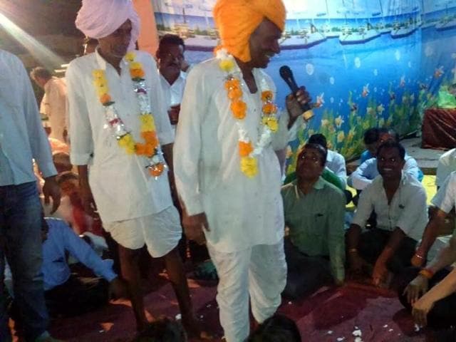 Chhapariya villagers and officials during a chaupal in Agar district.(HT photo)