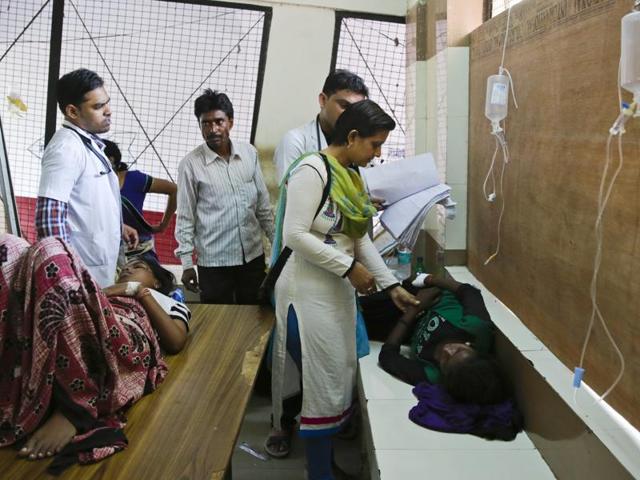 Patients suspected to be suffering from dengue are treated at a hospital in Allahabad, India, Wednesday, Sept. 14, 2016. In another Uttar Pradesh city, Kanpur, there has been a spurt in dengue cases. (AP) Patients suspected to be suffering from dengue are treated at a hospital in Allahabad, India, Wednesday, Sept. 14, 2016. In another Uttar Pradesh city, Kanpur, there has been a spurt in dengue cases. (AP)