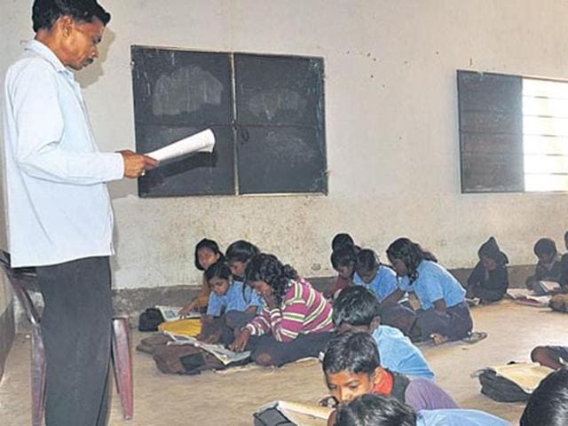 West Bengal education minister Partha Chatterjee said on Thursday that 1,23,000 candidates qualified in the state board’s primary Teachers’ Eligibility Test (TET) exam.(Bijay/HT file Photo)