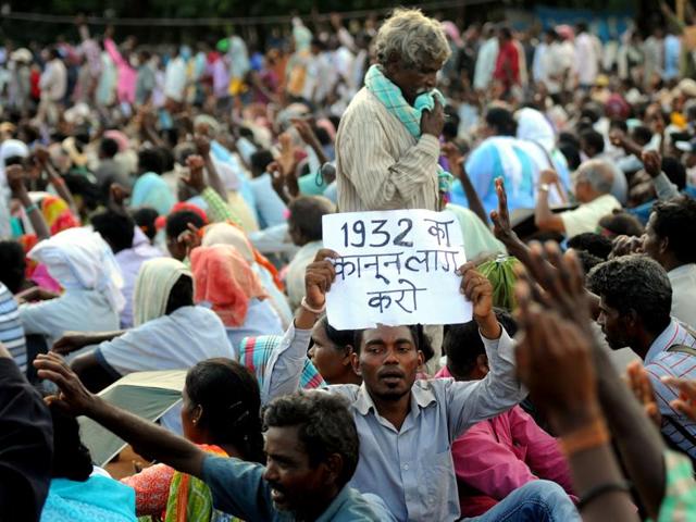 Thousands of tribals staged a massive rally in Ranchi against amendments proposed to two tenancy laws. (Parvaz Khan/HT Photo) Thousands of tribals staged a massive rally in Ranchi against amendments proposed to two tenancy laws. (Parvaz Khan/HT Photo)