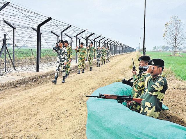 A Kashmiri youth was detained by BSF at the International Border. (HT File Photo)