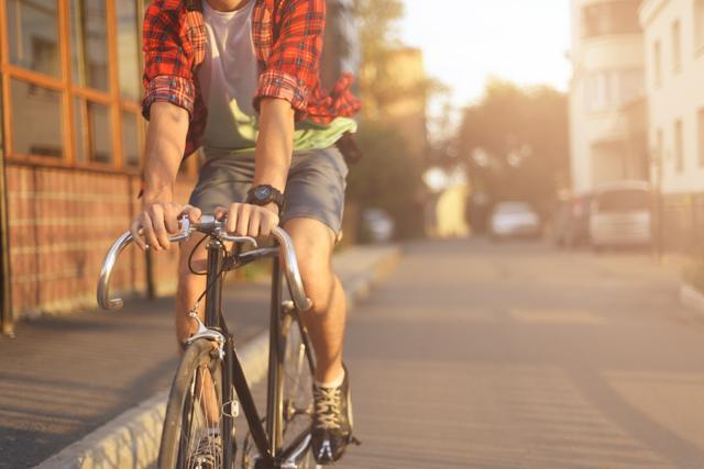 Small lifestyle changes like carpooling or cycling to work can make a lot of difference in lowering the pollution levels. (Shutterstock)