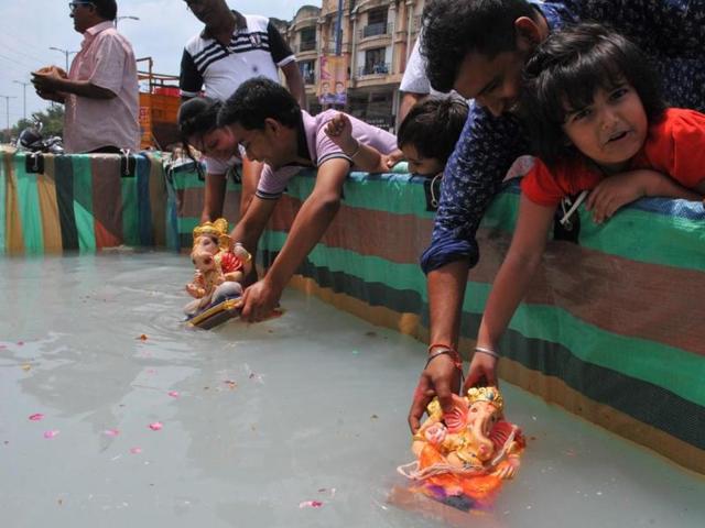 The Ganpati idol of Palda en route to Mumbai for immersion.(Shankar Mourya/HT photo)