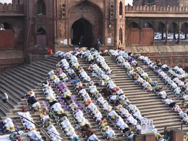 Muslims pray during Eid al-Adha at Jama Masjid in New Delhi, on September 13, 2016. (Sushil Kumar/HT Photo) Muslims pray during Eid al-Adha at Jama Masjid in New Delhi, on September 13, 2016. (Sushil Kumar/HT Photo)