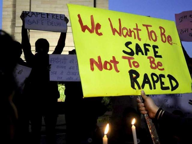 People protest against crimes against women at India Gate in Delhi.(Saarthak Aurora/ HT Photo)