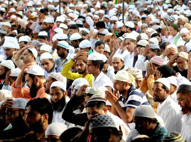 Muslims offer namaz on Eid al- Adha at Eidgah in Patiala on September 13, 2016. (Bharat Bhushan/HT Photo) Muslims offer namaz on Eid al- Adha at Eidgah in Patiala on September 13, 2016. (Bharat Bhushan/HT Photo)
