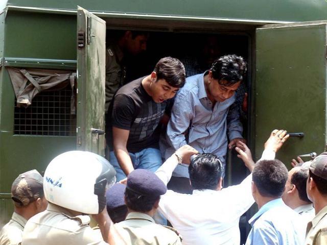 Sudipta Sen (in blue shirt) being brought down from a police van on April 26, 2013. (HT Photo) Sudipta Sen (in blue shirt) being brought down from a police van on April 26, 2013. (HT Photo)