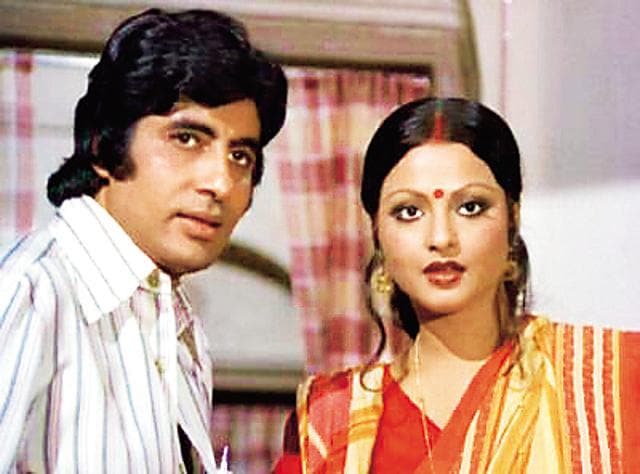 Amitabh Bachchan and Rekha in Do Anjane (1976).