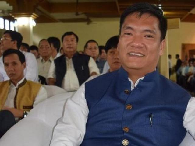 Arunachal Pradesh chief minister Pema Khandu and his MLAs joined the regional People’s Party of Arunachal on Sep 16, 2016(Rahul Karmakar / HT Photo)