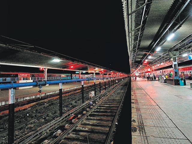 ON FAST TRACK: Among the cleanest in the country, the Chandigarh railway station is on track to becoming a smarter one. It symbolises the spirit of progress and is the city’s link with the national capital. (Photo: Varesh Chaudhary)