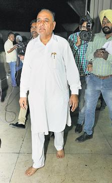 Cong legislator Tarlochan Singh Soondh still looking for his missing shoe, says even Akali MLAs applauded him on telephone for the fling. (HT File ) Cong legislator Tarlochan Singh Soondh still looking for his missing shoe, says even Akali MLAs applauded him on telephone for the fling. (HT File )