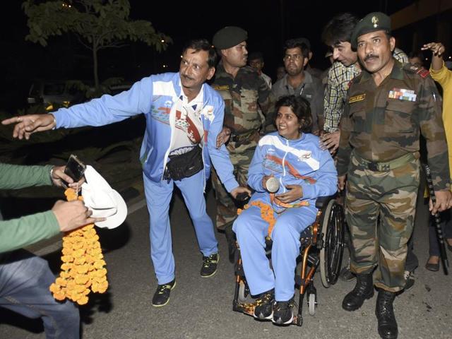 Deepa Malik is escorted to a waiting vehicle on her return to Delhi. (Sonu Mehta/HT PHOTO)