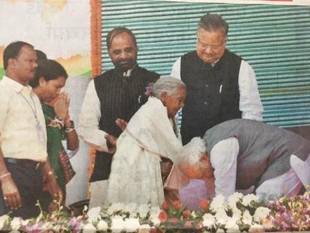 PM Modi touching feet of Kunwar Bai of Dhamtari during a rally at Rajnandgaon in February. (Twitter) PM Modi touching feet of Kunwar Bai of Dhamtari during a rally at Rajnandgaon in February. (Twitter)